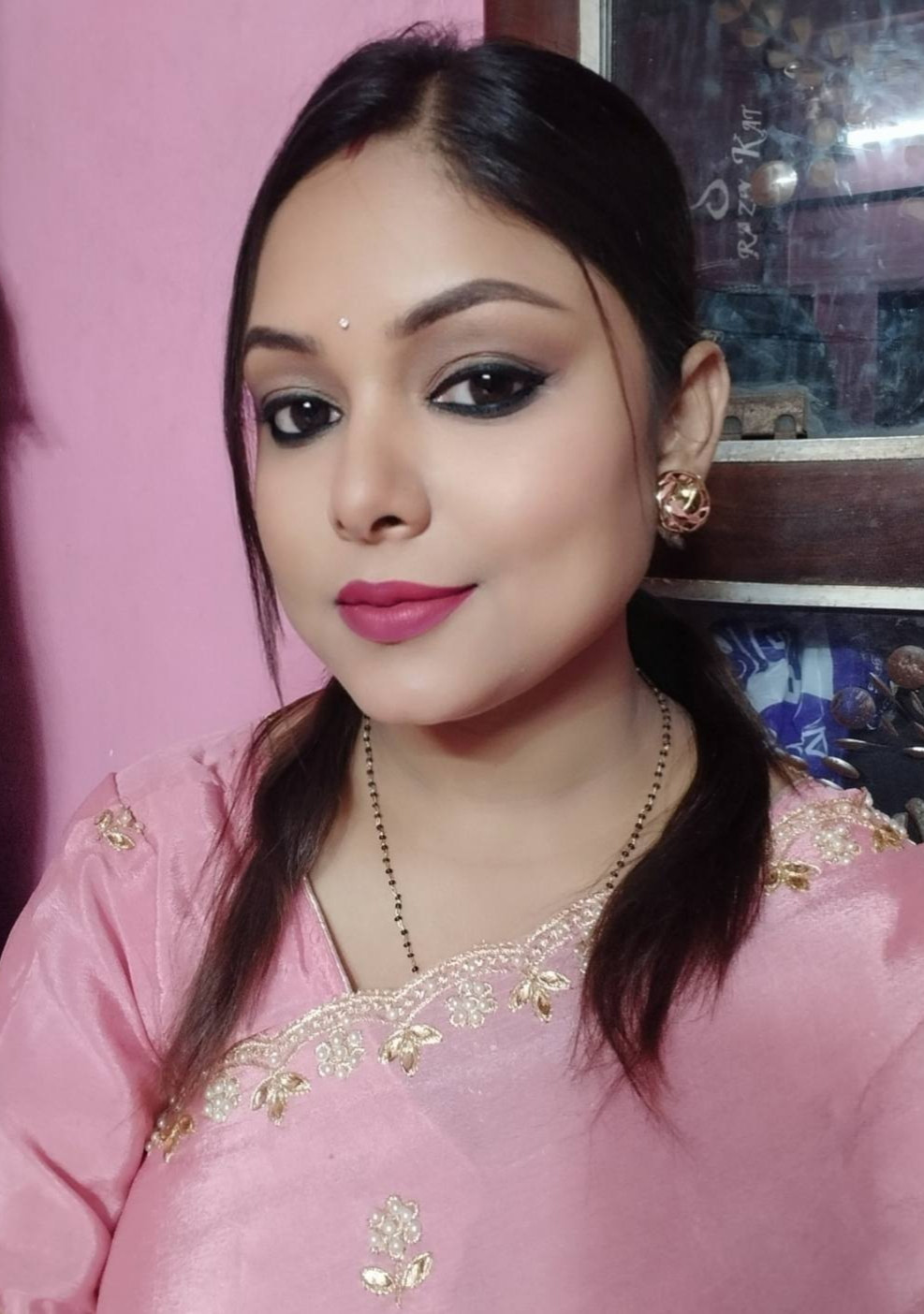 একা ফ্ল্যাটে দারোয়ানের সাথে